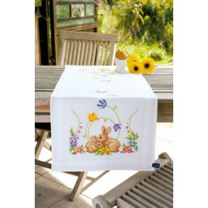 Broderipakning lber - Pskehare i blomster