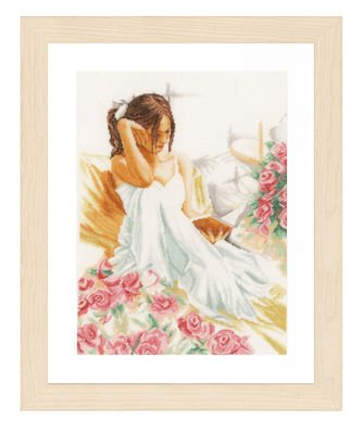 broderipakning - vgbillede - Kvinde der lser