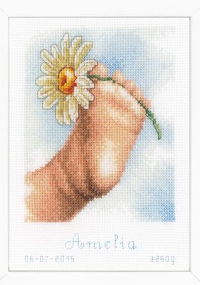 Broderipakning  - Babyfod med blomst - Amelia