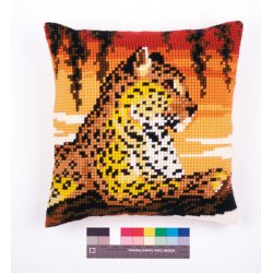 Broderipakning - stramaj pude - Leopard / Giraf