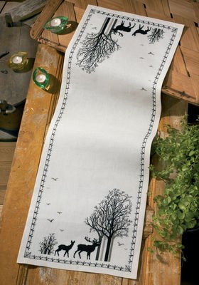 Broderipakning - Lber med Vildt under trer