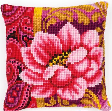 Stramaj - pude med blomster