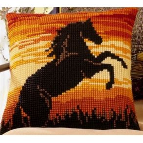 Stramaj - Savannen - Pude med sort hingst