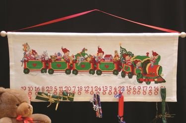 Broderipakning - Julekalender med tog syet p� aida