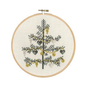 Broderipakning - Billede inkl. syramme - Juletr med pynt