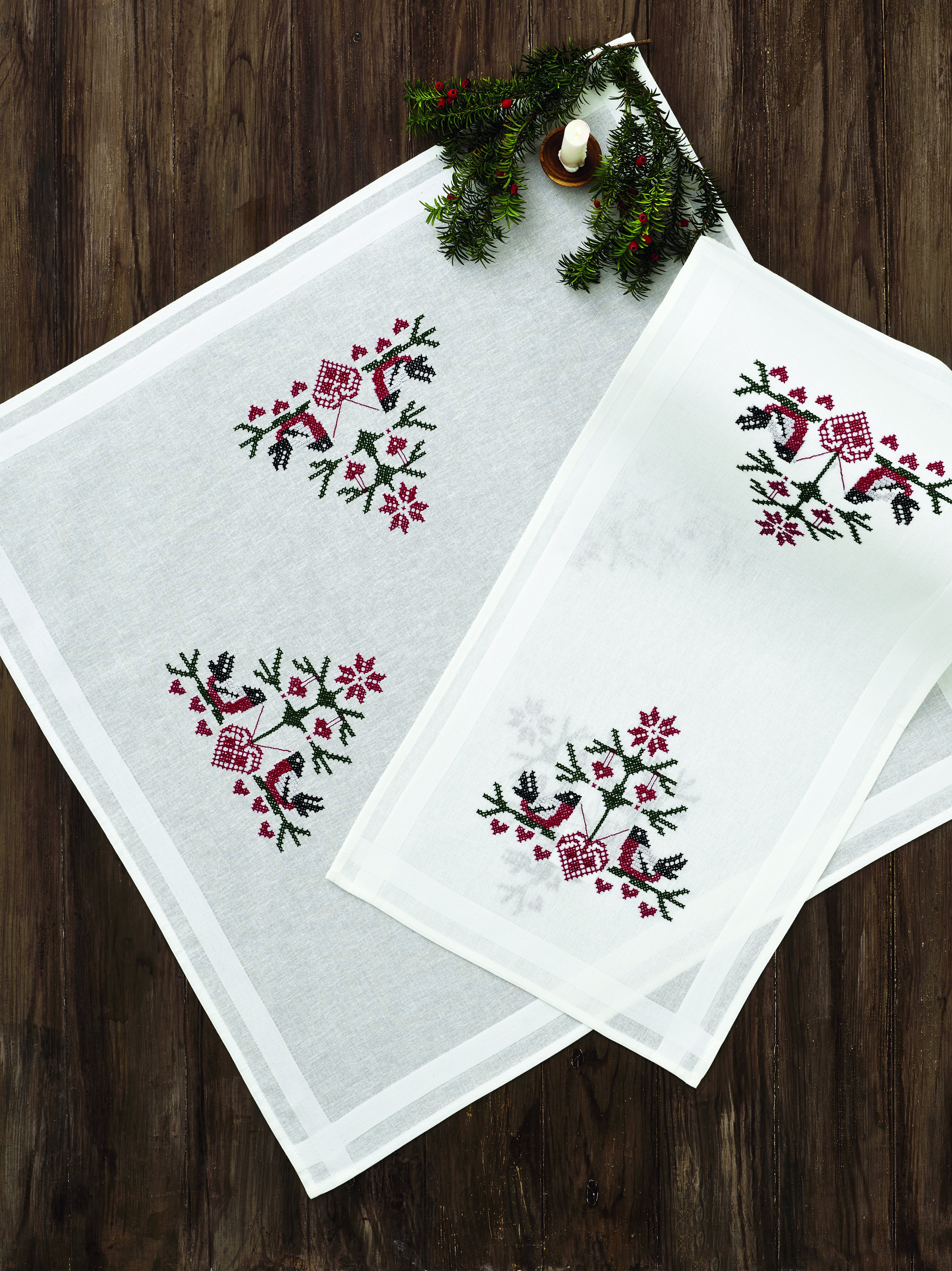 Broderipakning - Ptrykt julelber - Fugle med hjerter