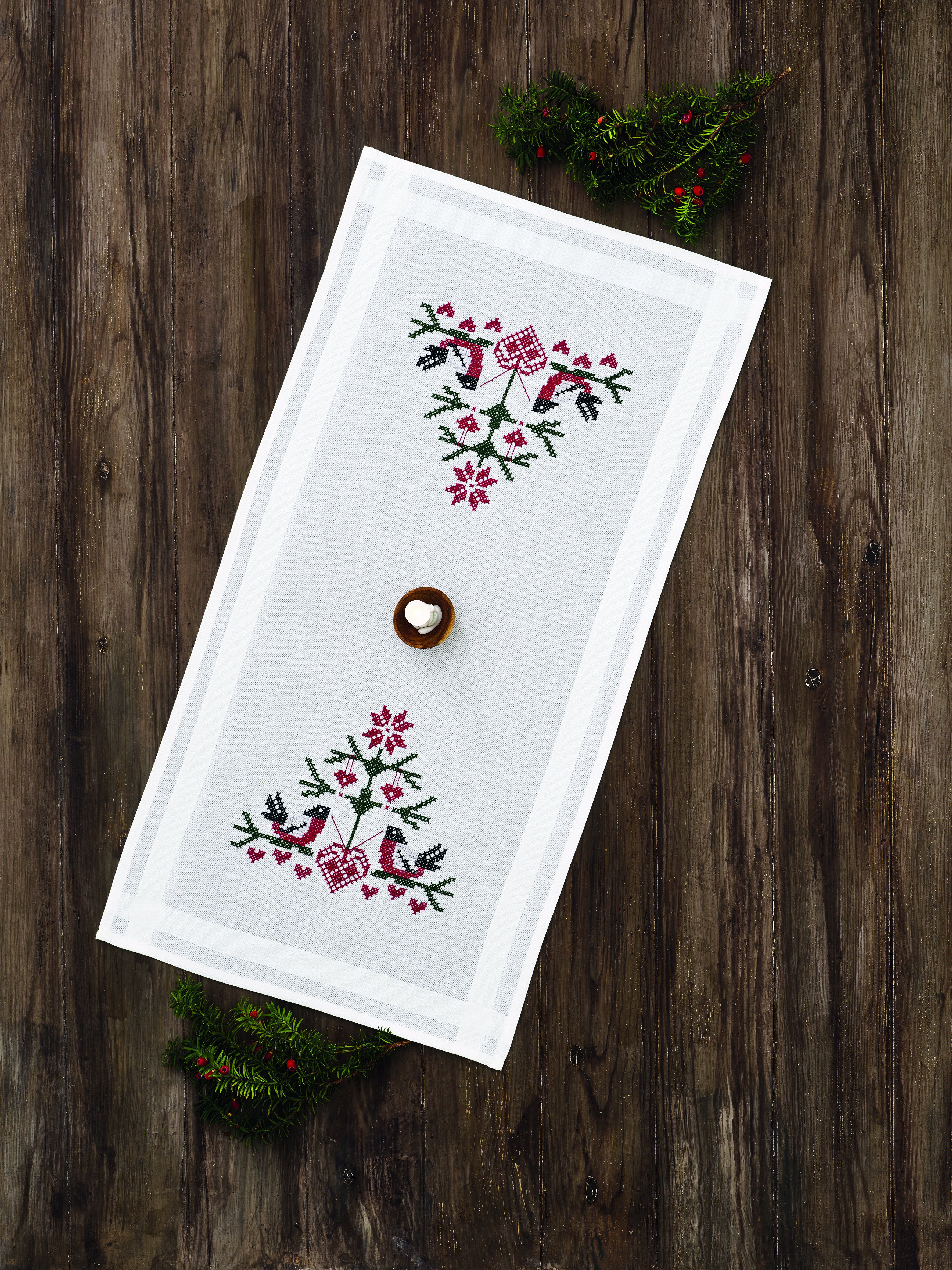 Broderipakning - Ptrykt julelber - Fugle med hjerter