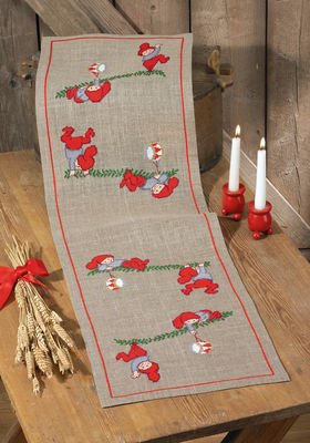 Broderipakning - Julelber med kravlenisser