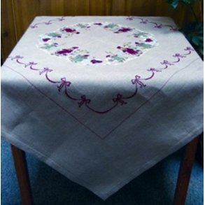 Broderipakning - Dug med Carl Larsson motiver