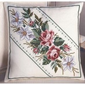 Broderipakning - Pude med blomster