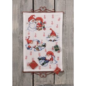 Broderipakning - Julekalender - Nisse leger i sneen