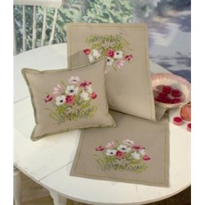 Broderipakning - Pude med sommerblomster