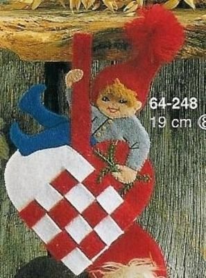 Mnster til filtnisse - Nisse i flettet hjerte 19 cm