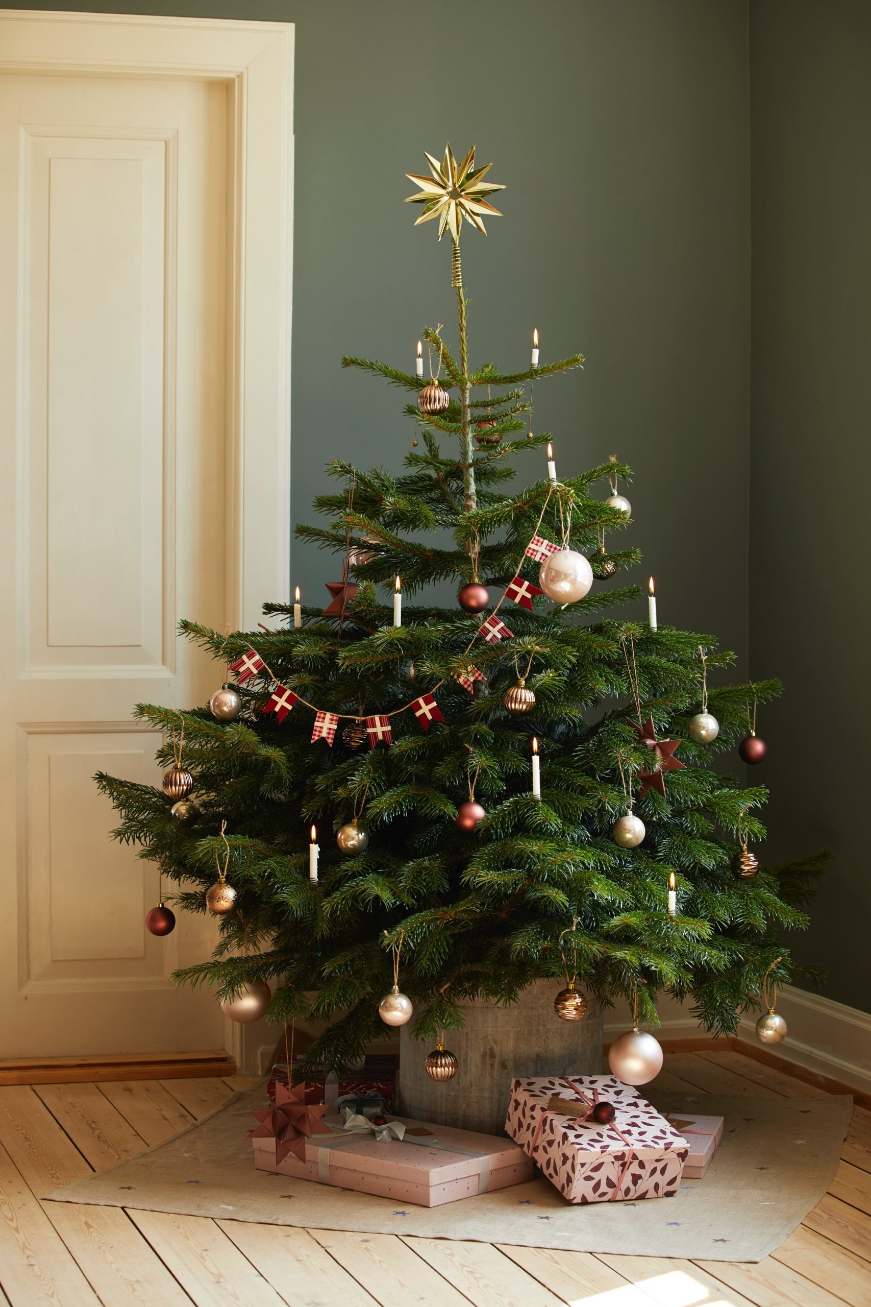 Broderipakning - Juletrstppe eller dug - Stjerner