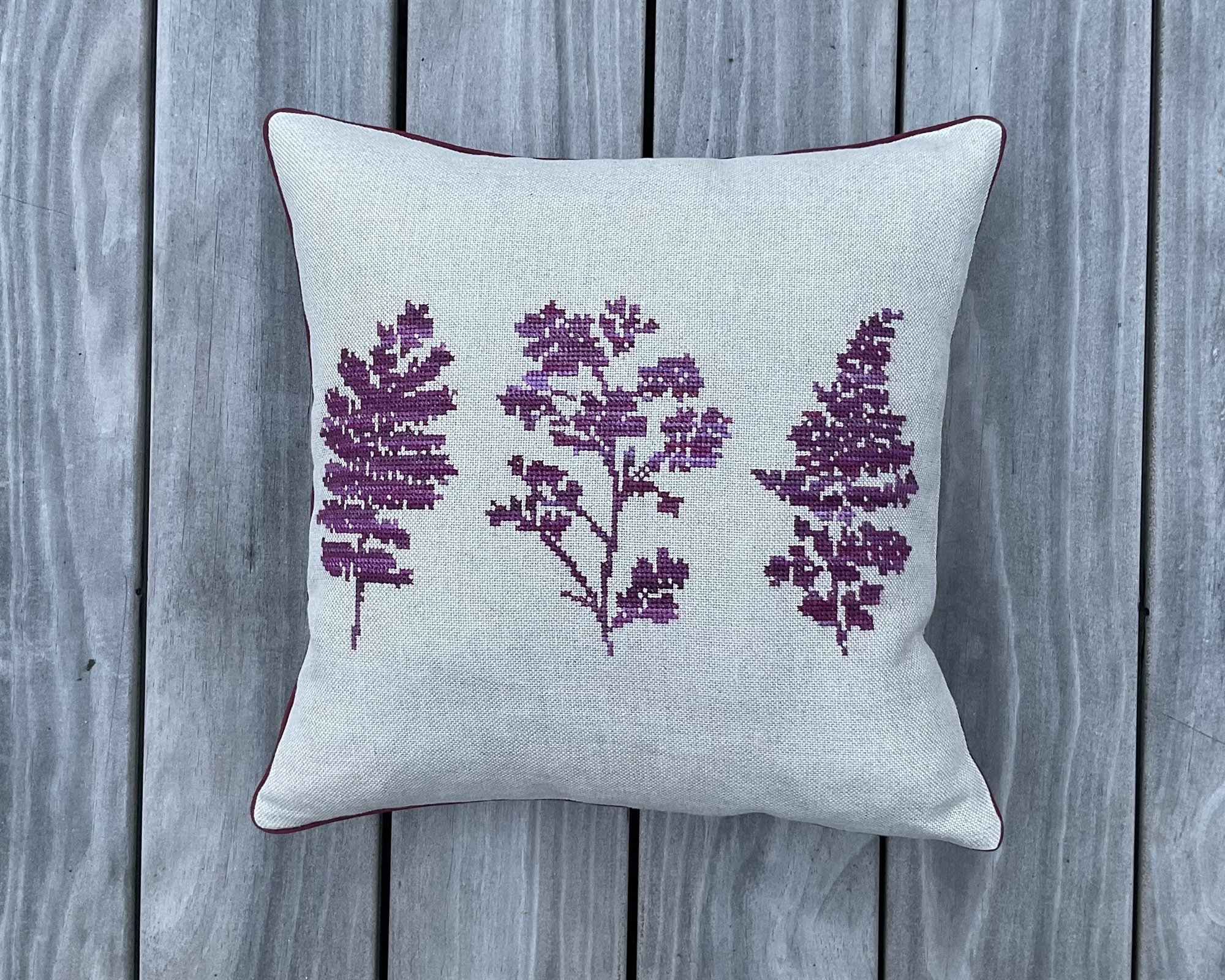 Broderipakning - pude / billede - Herbarium gul, rd el. grn