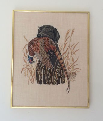 F�rdigbroderet billede - Jagthund med fasan