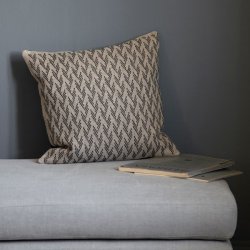 Broderipakning - pude - Mindful Black art