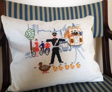 Mnster til - Broderipakning pude - Andefamilie flges over gaden