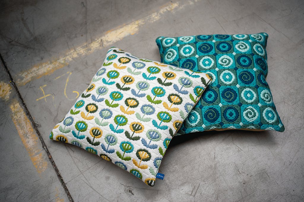 Broderipakning - pude - Swirls