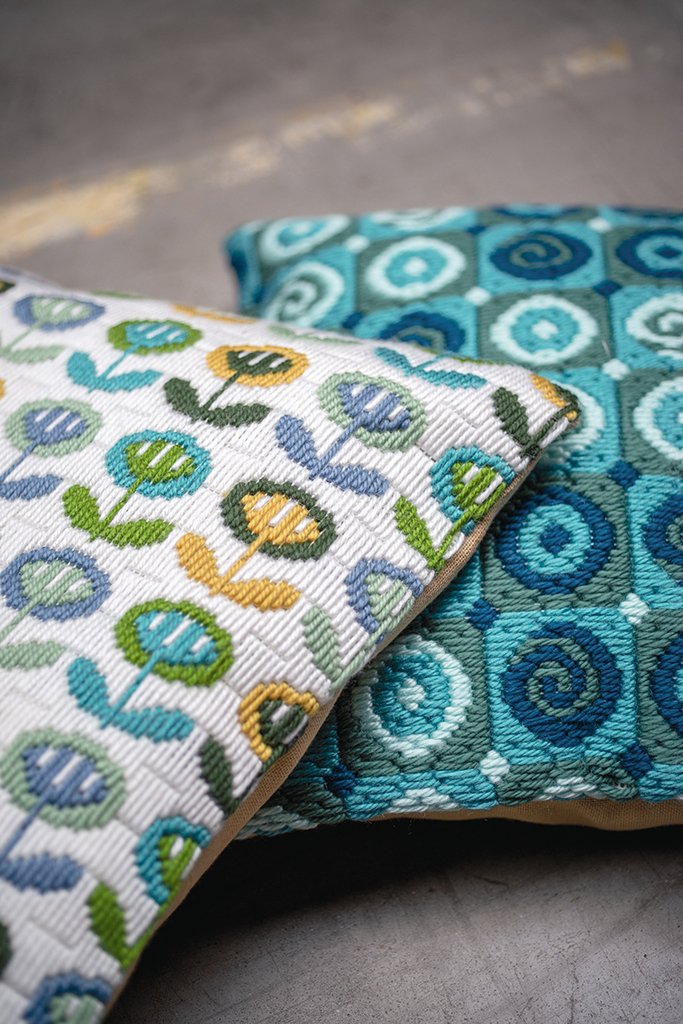 Broderipakning - pude - Swirls