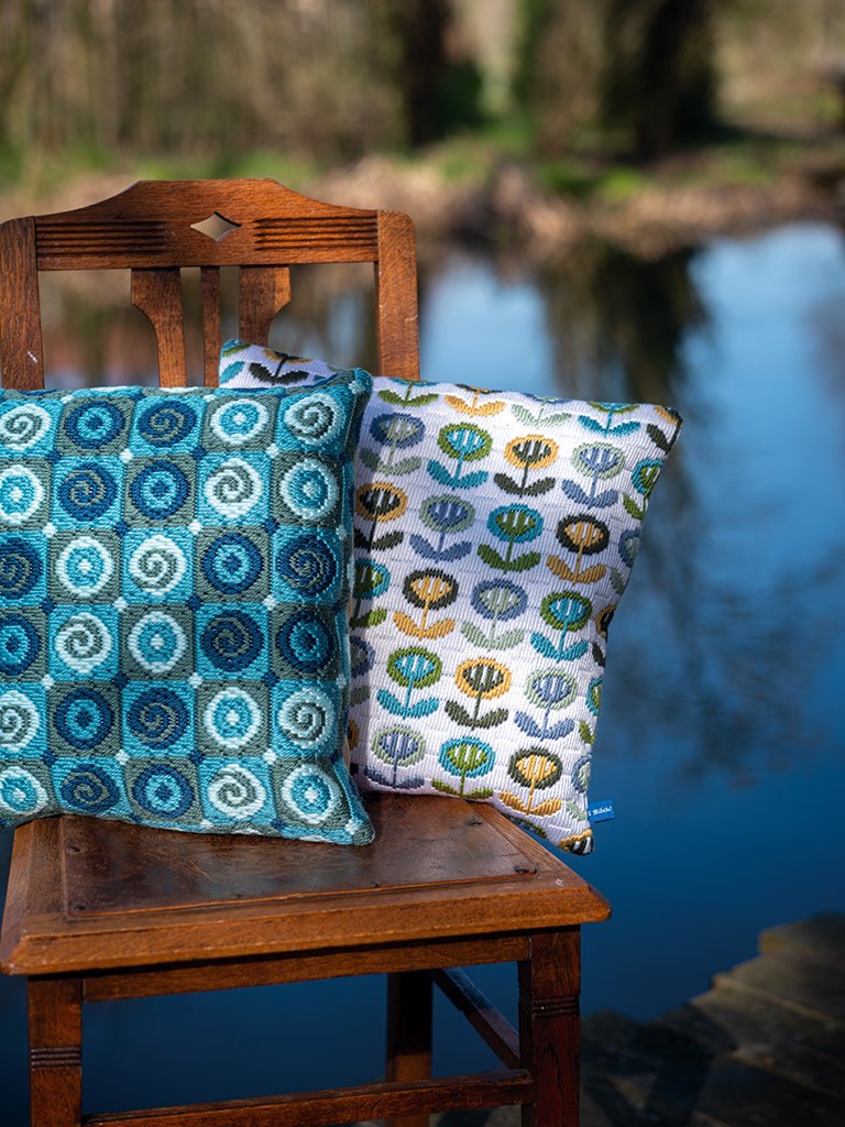 Broderipakning - stramaj pude - Blomstermark retro