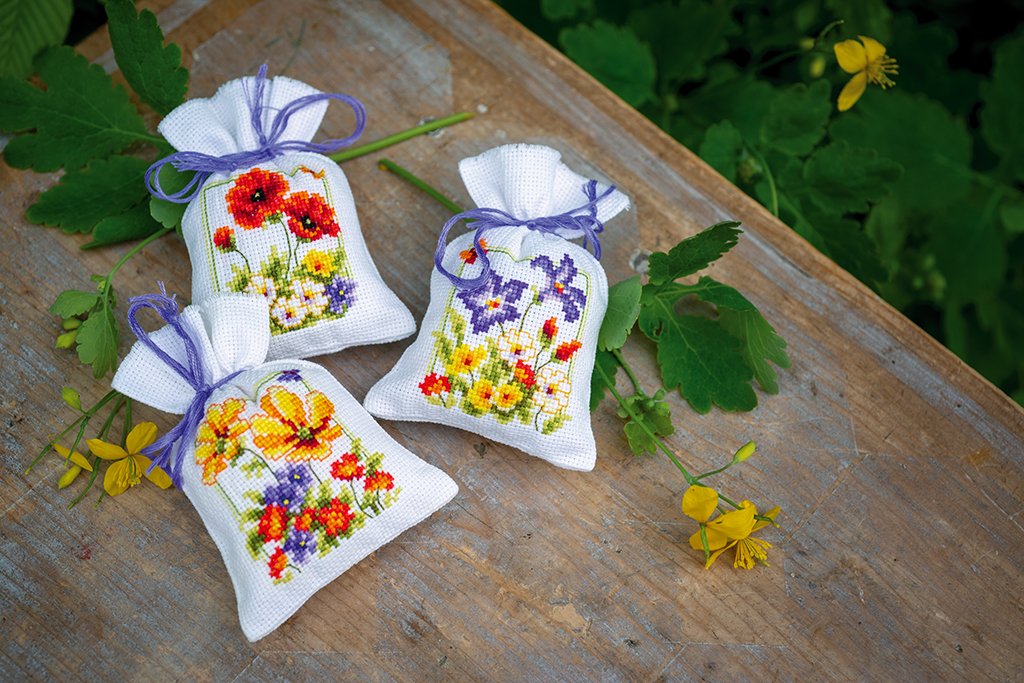 Broderikit - lavendelposer 3 stk. - Sommerblomster