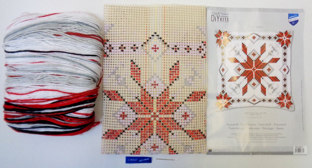 Broderipakning - pude - Snow cristal I