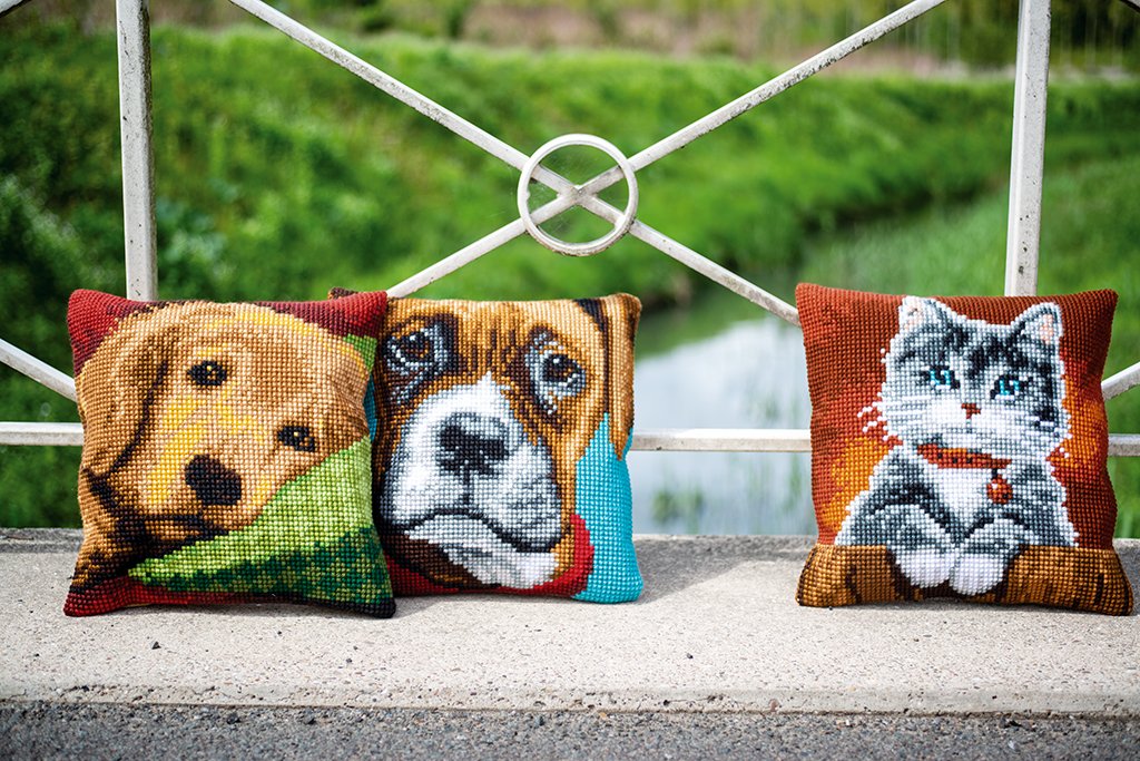 Broderipakning - stramaj pude - Sovende lille hund