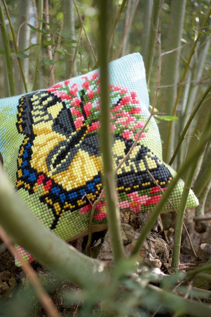 Broderipakning - Stramaj pude - Sommerfugl