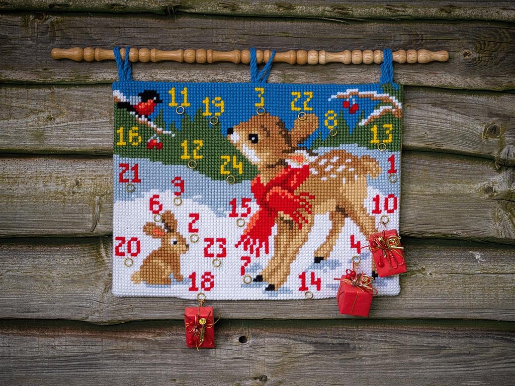 Broderipakning - Julekalender - Bambi med dompap og hare