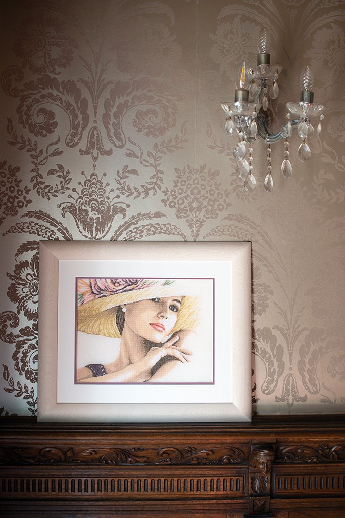 Broderipakning - Billede - Lady med hat