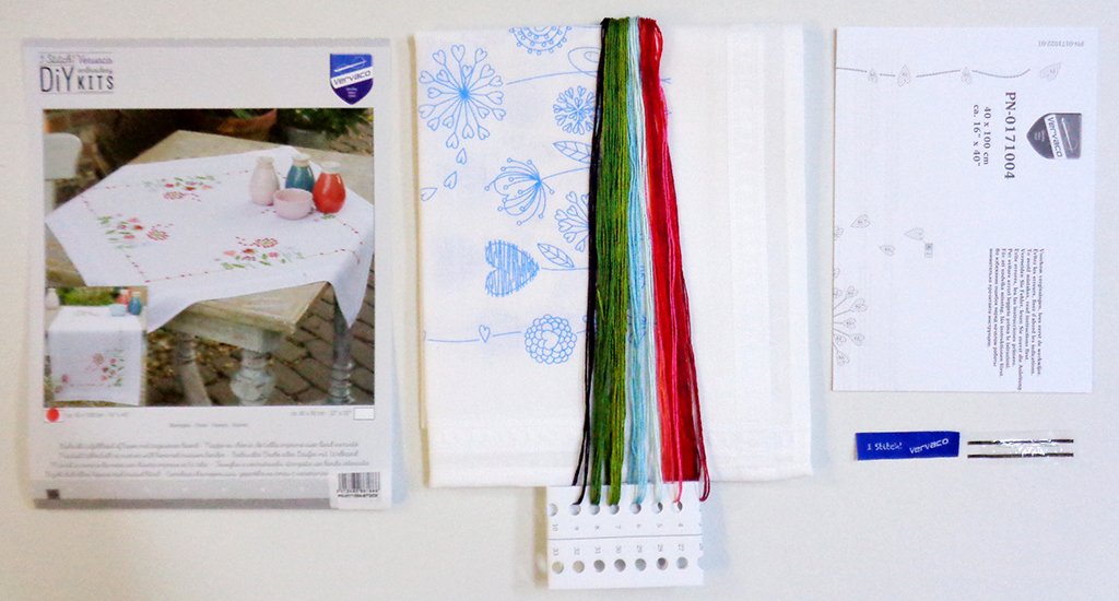 Broderi pakning - bordlber / ptegnet - Blomster p rkke