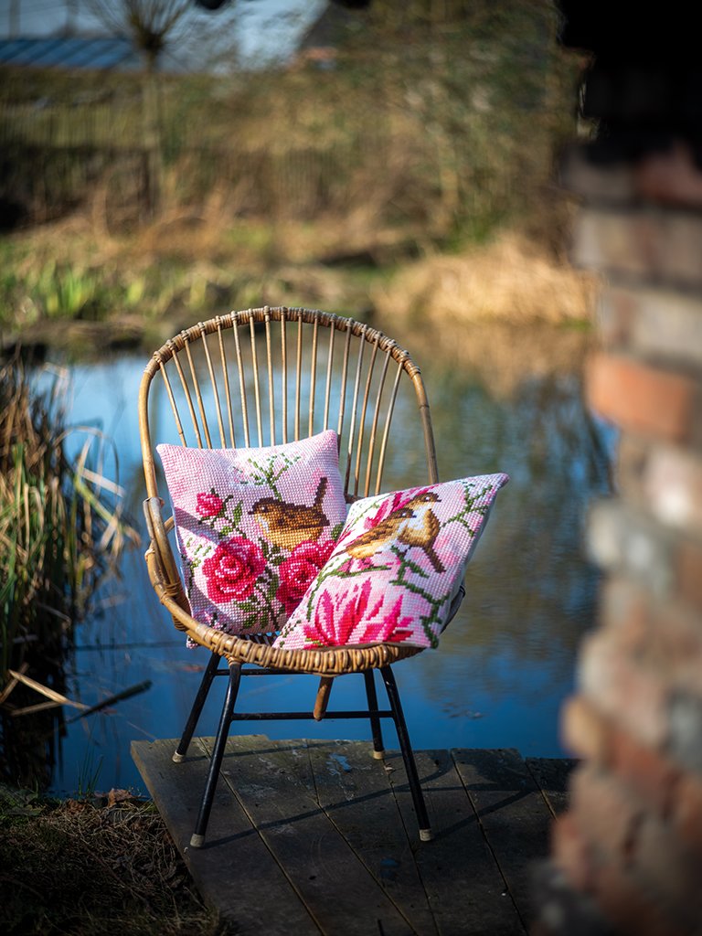 Broderipakning - Pude - Landskab med valmuer