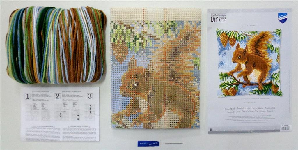 Broderipakning - Pude - Egern i fyrretr