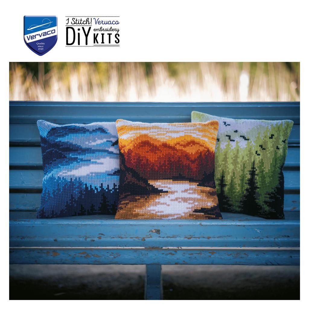 Broderipakning - Pude - Landskab med bjerge - bl