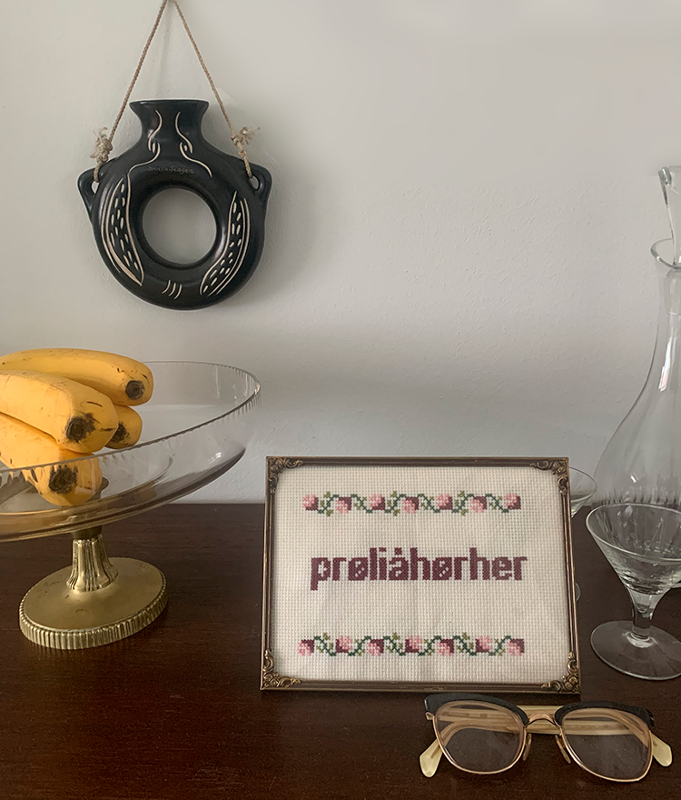 Broderikit: Aarhusst med &#147;prlihrher&#148; og &#147;trls&#148; - Af Broderisten