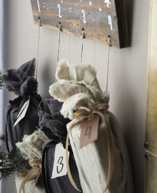 Broderipakker - 4 Adventsgaver - Vlg ml. let, medium el. svr